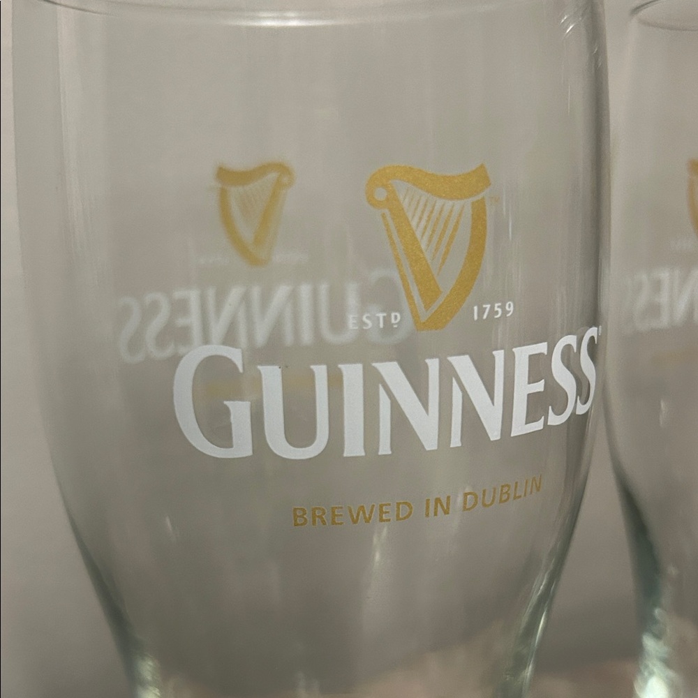 Guinness Clear Pint Glasses with Gold Harp Logo - Set of 2 - Picture 2 of 2